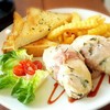 ชอบจานนี้มาก ราคาสมเหตุสมผล เนื้ออกไก่ไร้มัน พันด้วยเบคอน เสริฟคู่ซุปเห็ด 
