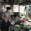 น้องหมู เจ้าของร้าน หน้าเด๊กแต่ฝีมือเก๋ามากค่ะ
