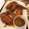 ปีกไก่รสชาติดีหมักเข้าเนื้อ แต่ปริมาณเทียบกับราคาถือว่าแพง น้ำจิ้มแจ่วอร่อยมาก