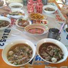  น้ำก๋วยเตี๋ยวไม่ร้อน เส้นและหมูไม่สุก ต้มยำคือน้ำใสใส่ถั่วไม่มีรสชาติใดๆทั้งสิ้