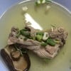 มีน้ำซุปให้ฟรีด้วย แต่หมูยังไม่เปื่อย