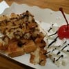 วาฟเฟิลนุ่มๆอร่อยๆกับวิปครีมมันช่างเข้ากันจริงๆๆ