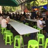 มีโต๊ะให้นั่งทาน