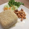 ข้าวผัดกระเทียมอร่อย แซลม่อนสิ้นเล็กไปนิด เหมือนจะแข็งไปหน่อย แต่โดนรวมโอเค