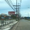 อยู่ถนนคู่ขนาน ก่อนถึงปั๊มเชลส์