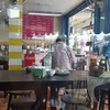 ร้านก๋วยเตี๋ยว&ข้าว ที่มีเพียงกระจกคั่น