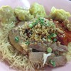เส้นลวกเละ เกี๊ยวเย็น หนังเป็ดมีเท่าที่เห็น 45บาท ซื้อเป็ดย่างกลับบ้านมีกลิ่นสาบ