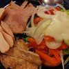 ไก่ ไส้กรอก และแฮม