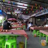 ร้านกว้างขวางดี ที่นั่งประมาณ 8 โต๊ะและมีที่จอดรถ