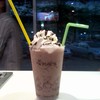 นั่งเล่นกาแฟสด