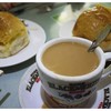 ชาร้อนกับ Pineapple Bun