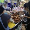 ดำรงค์ ไส้อั่ว หมูทอด น้ำพริกหนุ่ม กาดหลวง เชียงใหม่