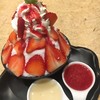 สตอเบอร์รี่สดๆ กับเกล็ดน้ำแข็งตำรับบิงชูขนานแท้ ฟินมาก