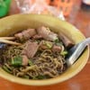 บะหมี่น้ำตกเนื้อเปื่อย เกือบเต็มชาม 30 บาท
