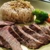 ข้าวผัดกระเทียมหอมเนย เนื้อย่างเลือกได้ว่าชอบเนื้อแบบสุก หรือ Medium :)