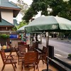 บรรยากาศที่นั่งด้านนอก.