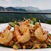 ผัดไทยกุ้งสด 150 บาท