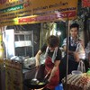 ผัดกันเห็นๆข้างทาง