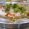 เมนูไทย ๆ แต่ร้านจีนทำได้สุดยอด เพราะความสดของปลา การนึ่งที่ถูกต้อง และเครื่องปร