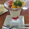 ถ้วยใหญ่ดี ผลไม้อร่อย มีสองแบบคือแบบสตรอเบอร์รี่กับบลูเบอร์รี่