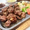 BBQ สเต๊กเนื้อสันในจานร้อน. (ราคา 230+ บาท)