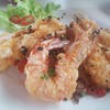 กุ้งตัวใหญ่และสด Big size and fresh shrimp fried with chili and salt