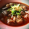 น้ำเงี้ยวสูตรเชียงราย มีให้เลือกทั้งเส้นก๋วยเตี๋ยวและเส้นขนมจีน ราคา50บาท