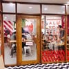 ร้านไม่ใหญ่มากค่ะ ถ้านับไม่ผิดมีประมาณ12โต๊ะ