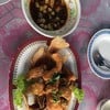 ถ้วยข้างๆคือน้ำซอสราดปลา ใหญ่มโหฬาร