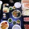 ของในร้าน shabu chain ก็จะมีประมาณนี้ ที่จริงมีเยอะอีกนะคะ แต่ตักมาแค่นี้ ... เบ