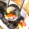 เมนูที่ 2. นำเสนอ Gimbab 김밥คิมบับ – ข้าวห่อสาหร่าย ด้านในจะมีไส้ต่างๆ ตามแต่จะใส