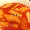 เมนูที่ 4. นำเสนอ 떡볶이  (ต็อกบกกี) แป้งต็อกผัดซอสโคชูจัง มีรสหวานและเผ็ดนิดๆ เคี้