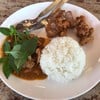 ข้าวราดแกงพะแนงหมูกับหมูทอด 60 บาท