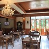 บรรยากาศโต๊ะนั่งภายในร้าน