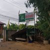 ประตูทางเข้าเล็กไปหน่อยร้านอาหารแบบบ้านๆ