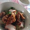 บะหมี่เกี้ยวเเห้งกากหมูเยอะ555555อร่อย