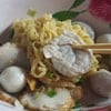 บะหมี่แห้งเส้นแบน ลูกชิ้นเกี๊ยวปลา