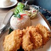 ข้าวคลุกน้ำปลาหอมปลากะพงกรอบ 165 บาท