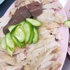 ข้าวมันไก่จานใหญ่จานนี้ 100 บาทกินได้ 3 คน