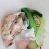 บะหมี่เส้นกลมกับเกี๊ยวกุ้งผสมหมูชาชู รสชาติออกเผ็ดๆหน่อย