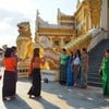 สาวพม่ามาขอถ่ายรูปด้วย