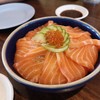 เนื้อปลาสดมาก พอๆกับร้านดังๆแต่ราคาถูก เนื้อไม่หนาไม่บางไป ข้าวแน่น แบ่งกันกิน 2