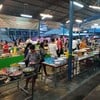 คนเยอะมาก ทั้งไทยและมาเลย