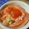 ข้าวหน้าปลาแซลมอนไข่แดงดองน้ำปลา