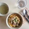 ข้าวหน้าไข่ข้นปลาหมึก+น้ำซุปไก่ รสชาติละมุนด้วยไข่ข้นเนื้อนิ่มและปลาหมึกสดมาก :3