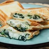 แซนด์วิชร้อนไส้ครีมหอยลายผักโขม (Clam and Spinach Cream Hot Sandwich) แซนด์วิชร้อนไส้ครีมหอยลายผักโขม (Clam and Spinach Cream Hot Sandwich)