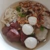 เกาเหลาเลือดหมู เครื่องปรุงหลากหลาย หมูปั้นรสเด็ด ทั้งน้ำซุปหอมปลาหมึก รสชาดกลมก