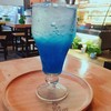 เป็น blue hawaii ที่ออกรสเปรี้ยวหน่อยๆ แถมซ่าๆอีกหน่อยๆ อร่อยดีค่ะ