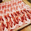 หมูจัดเรียงมาสวยงาม