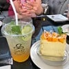 อิตาเลี่ยนโซดา หอมอร่อยแปลกจากที่เคยชิมมามาก รสชาติเป็นเอกลักษณ์มาก ส่วนเค้กมะม่
